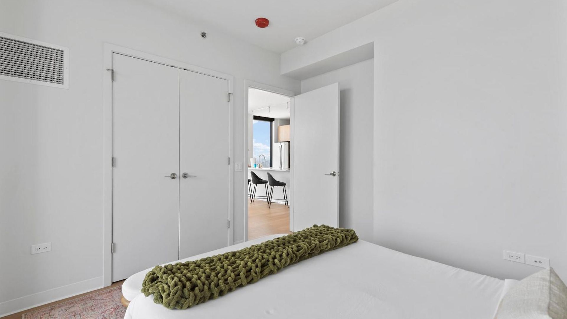 Apartment Foundry Unmatched Skyline Views At Lincoln Park Chicago