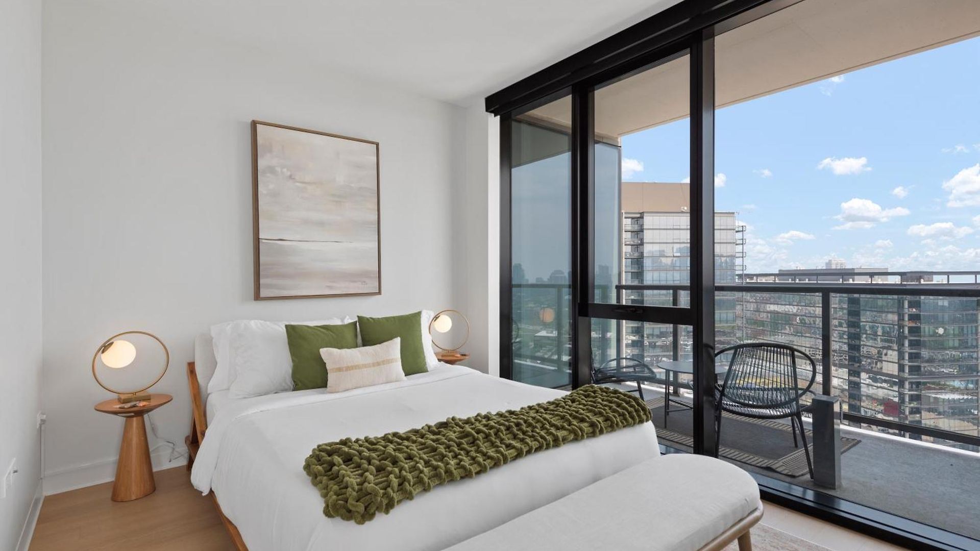 Foundry Unmatched Skyline Views At Lincoln Park *