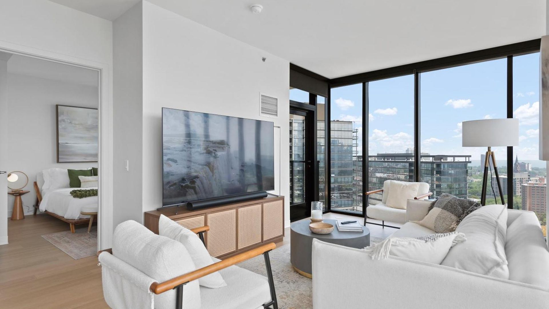 Foundry Unmatched Skyline Views At Lincoln Park Chicago