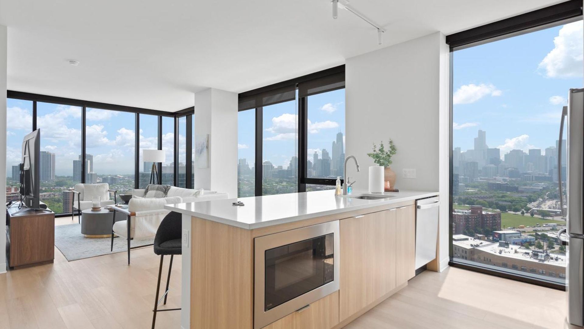 Foundry Unmatched Skyline Views At Lincoln Park Apartment