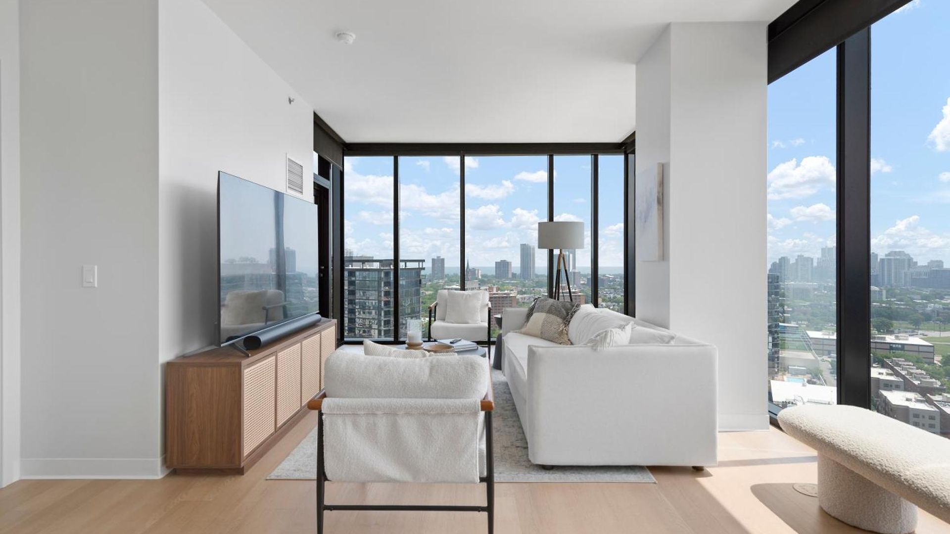 Apartment Foundry Unmatched Skyline Views At Lincoln Park