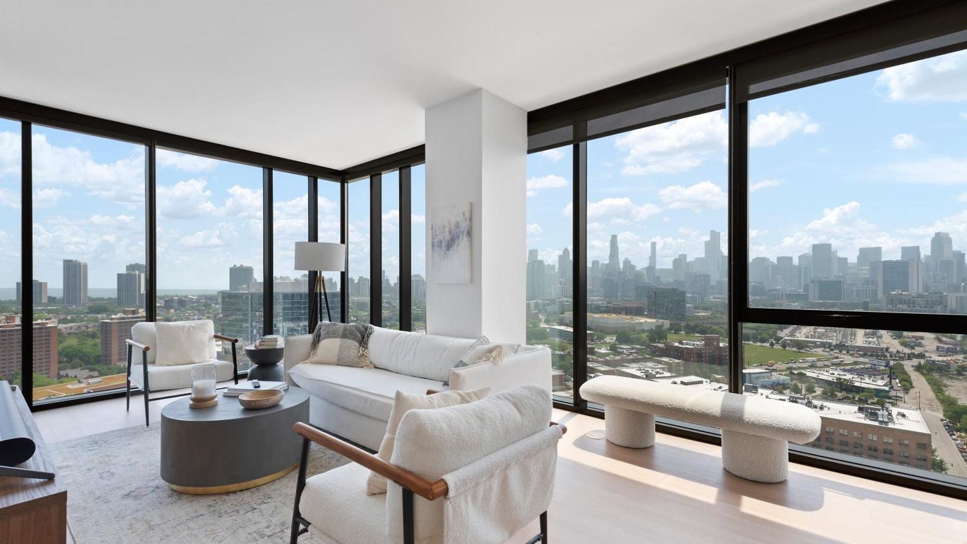 Foundry Unmatched Skyline Views At Lincoln Park Apartment *