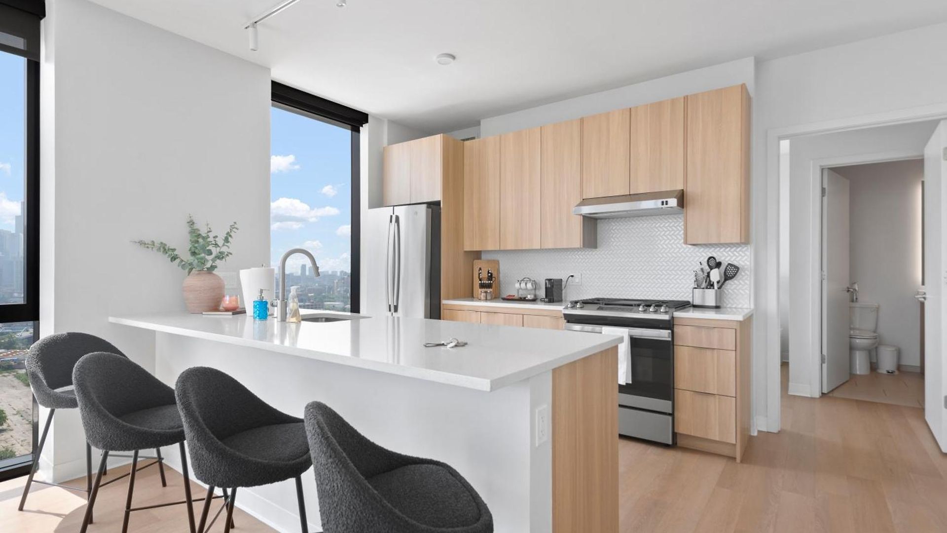 Foundry Unmatched Skyline Views At Lincoln Park Apartment Chicago