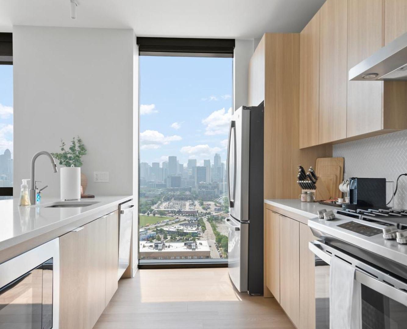 Foundry Unmatched Skyline Views At Lincoln Park Apartment