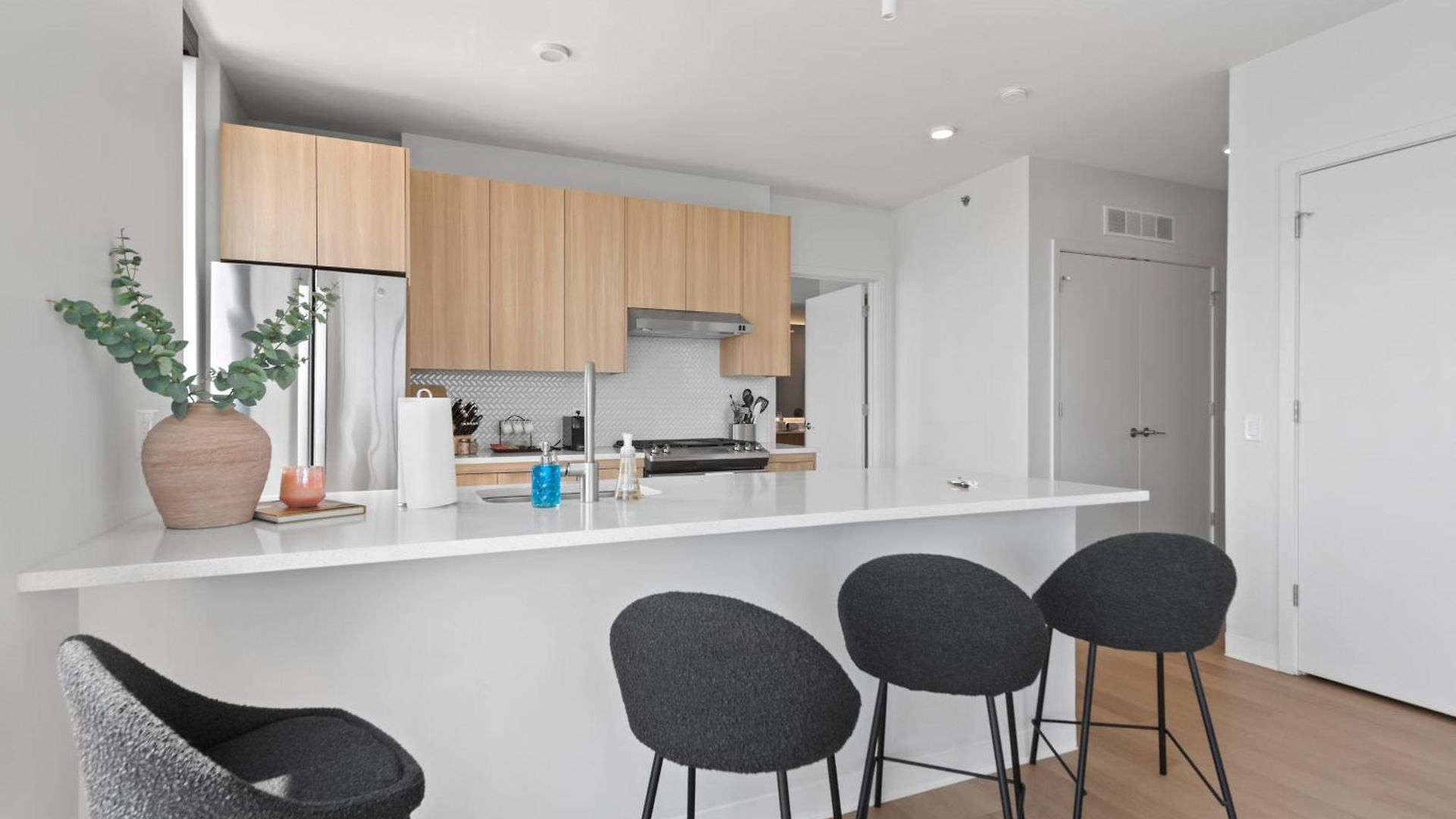 Apartment Foundry Unmatched Skyline Views At Lincoln Park Chicago