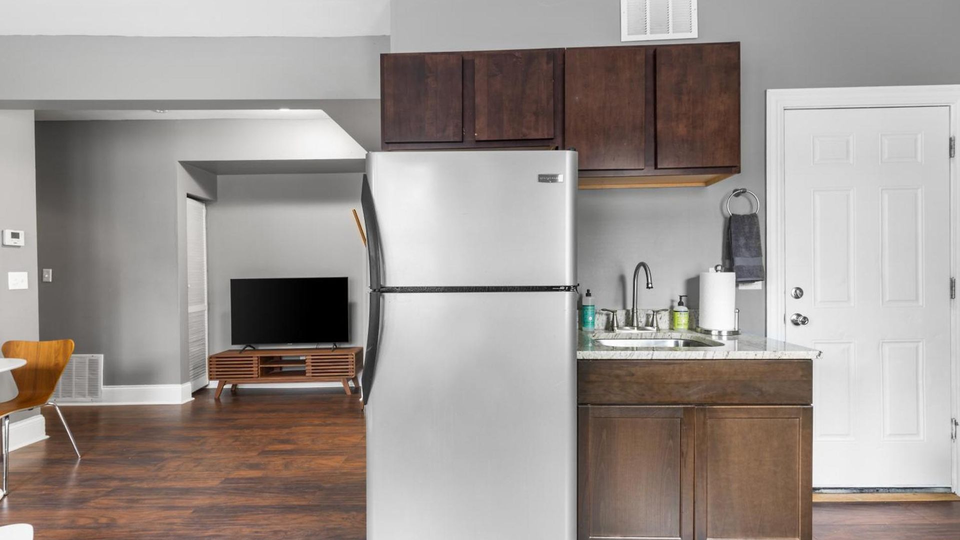Apartment Stylish Humboldt Park Retreat - Walk To Parks & Easy Transit! *
