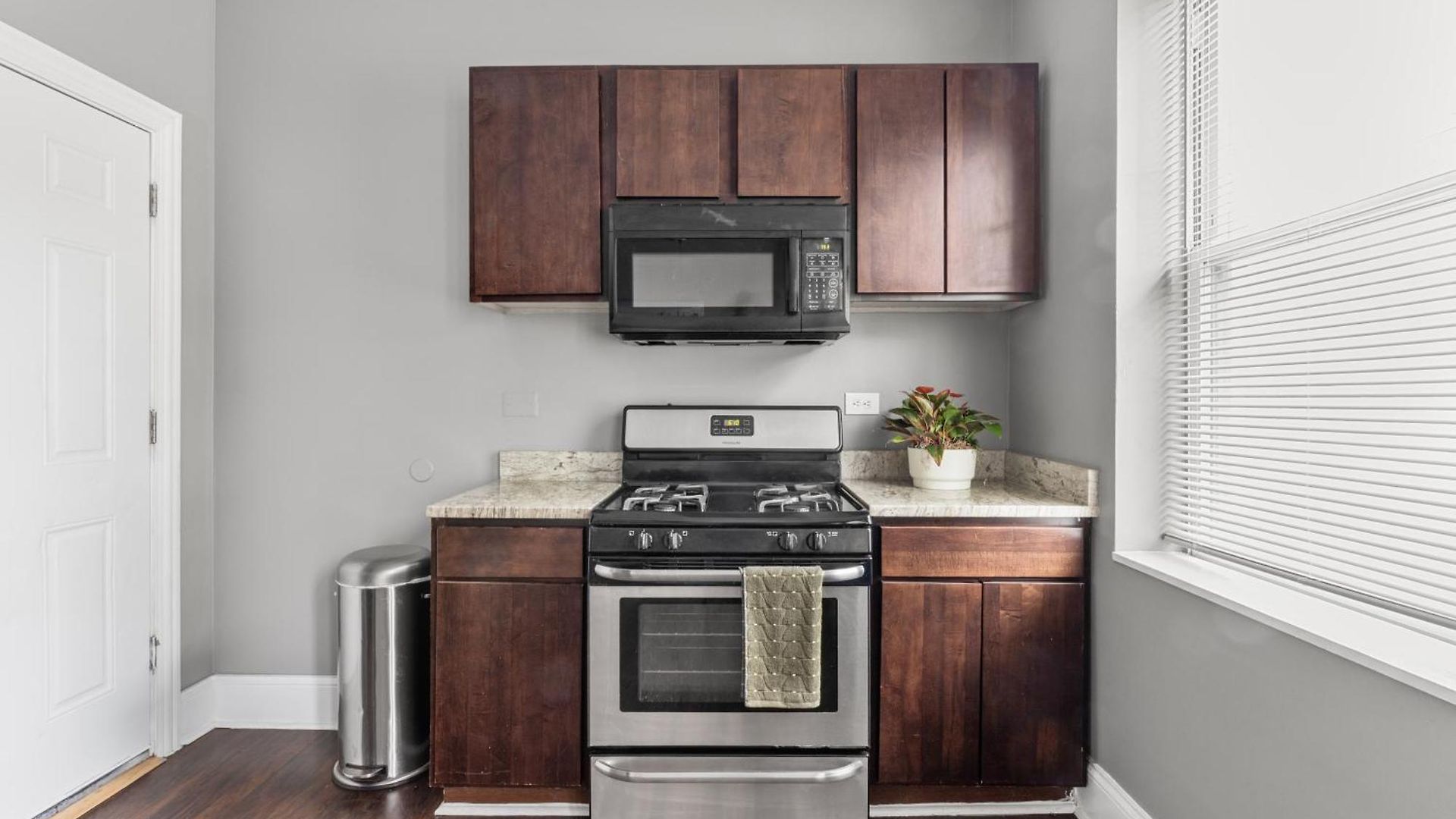 Stylish Humboldt Park Retreat - Walk To Parks & Easy Transit! Apartment *