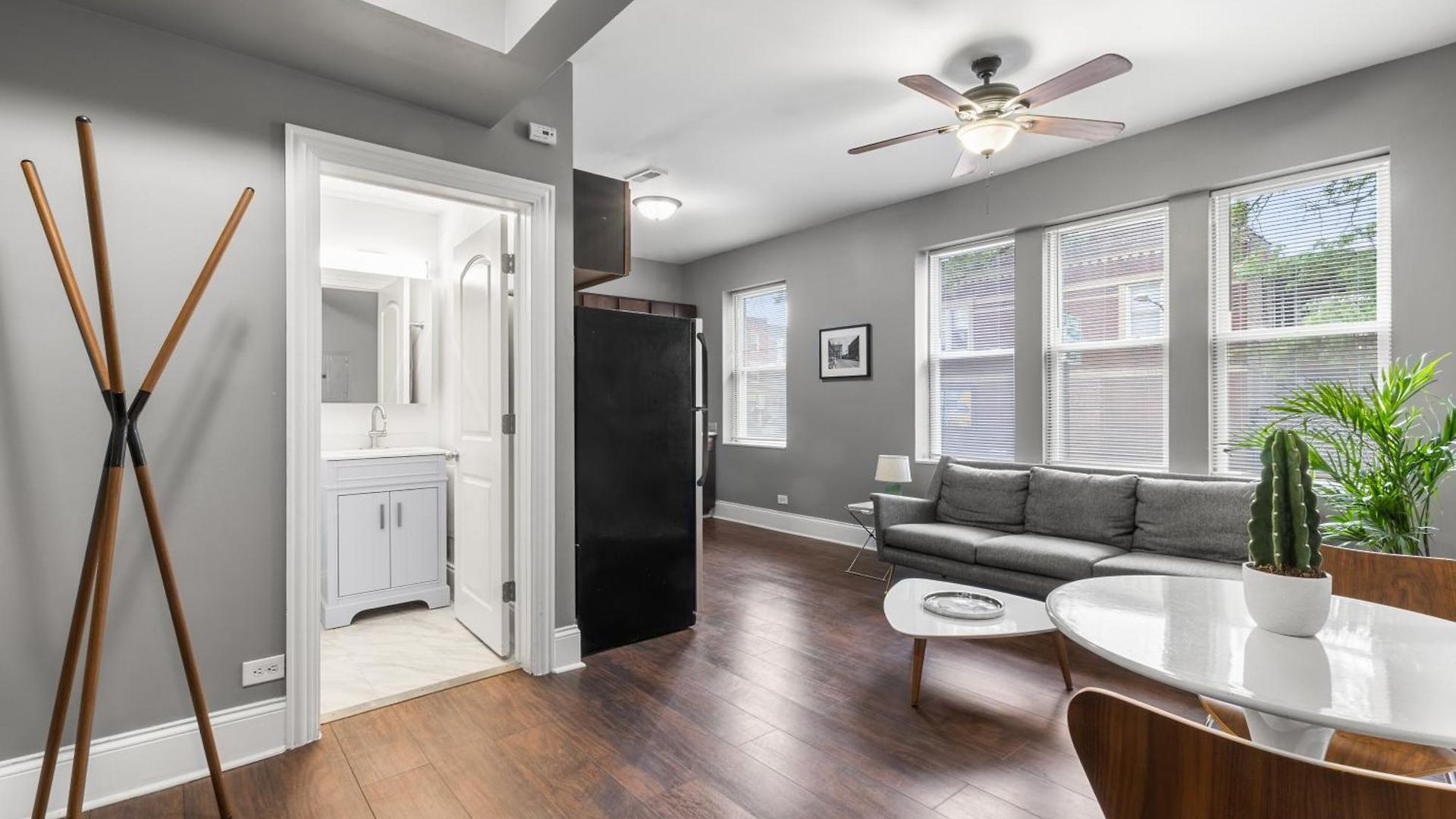Stylish Humboldt Park Retreat - Walk To Parks & Easy Transit! Apartment Chicago