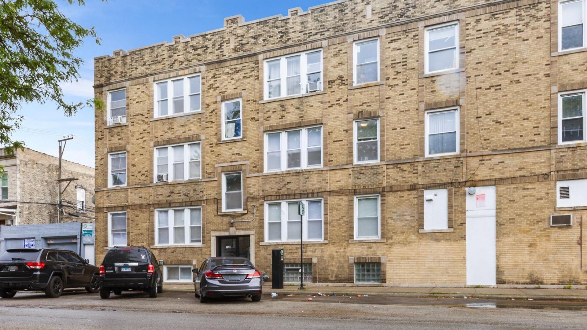 Stylish Humboldt Park Retreat - Walk To Parks & Easy Transit!