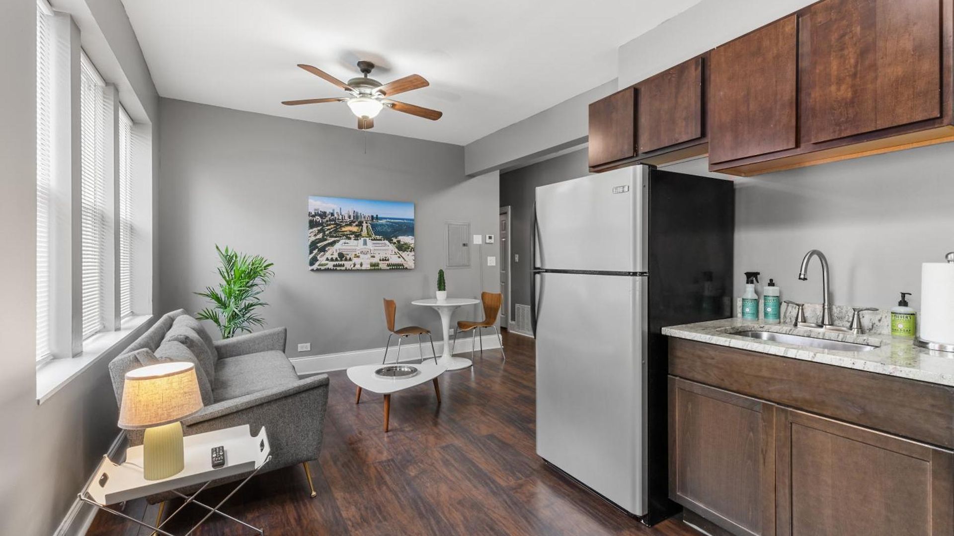 Stylish Humboldt Park Retreat - Walk To Parks & Easy Transit! Apartment Chicago
