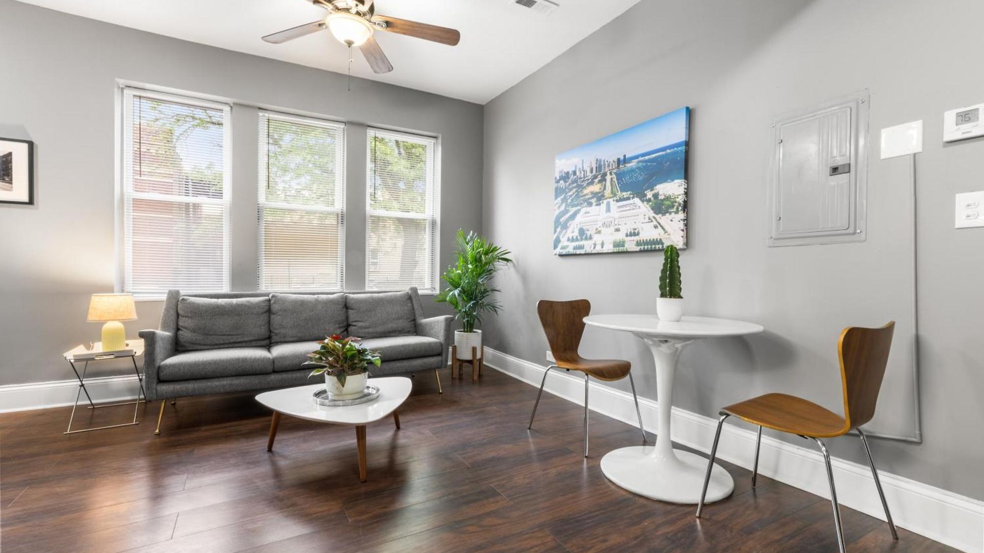 Stylish Humboldt Park Retreat - Walk To Parks & Easy Transit! *