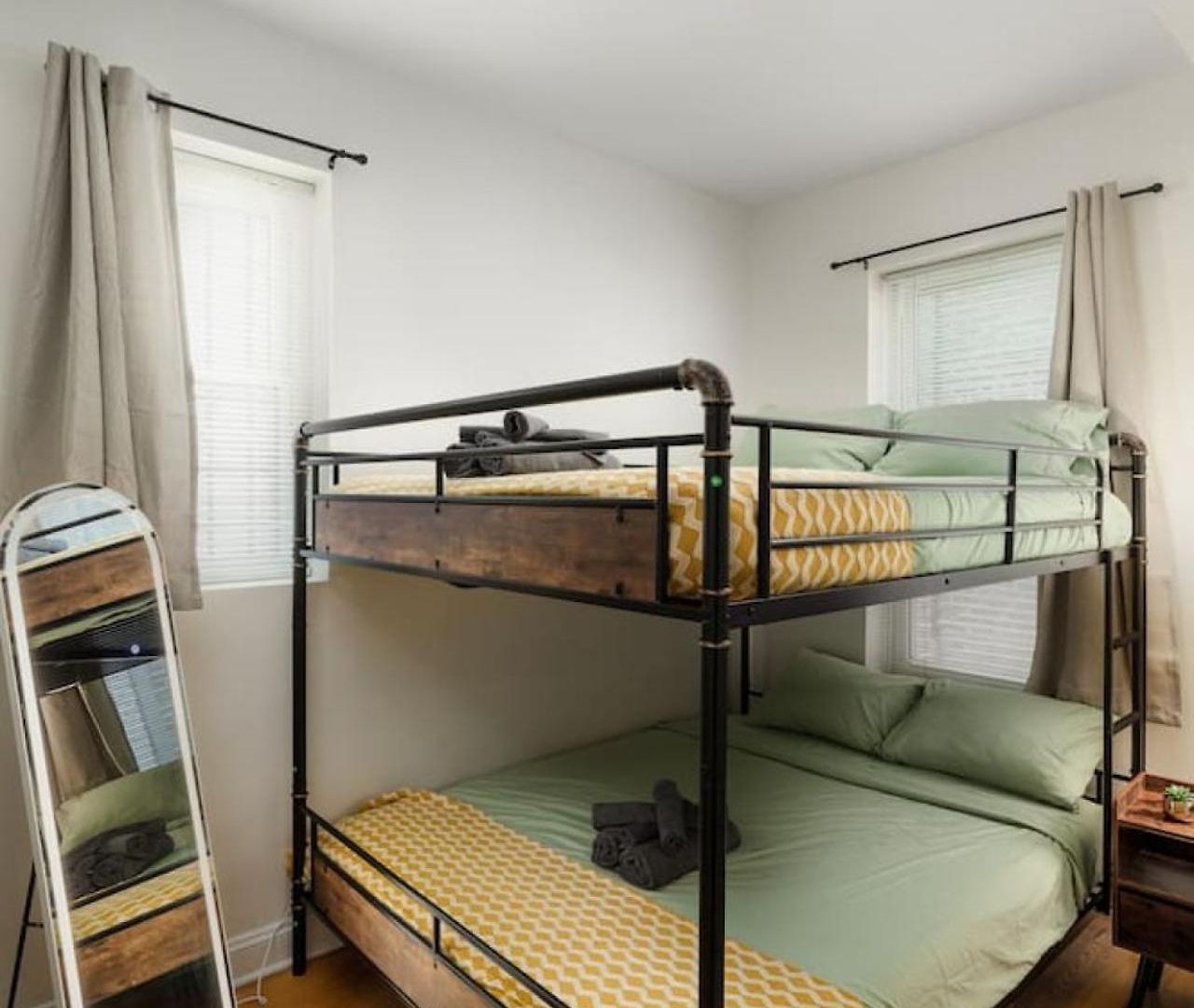 15mins Dt Wicker Park Gem Sleeps 8 Freepark Apartment