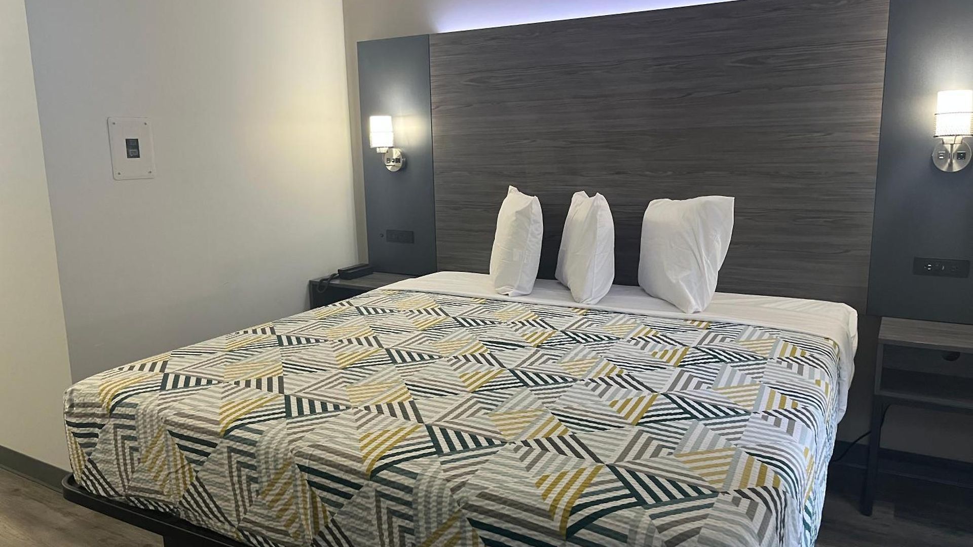 6 Chicago, Il - Halsted 2* Chicago