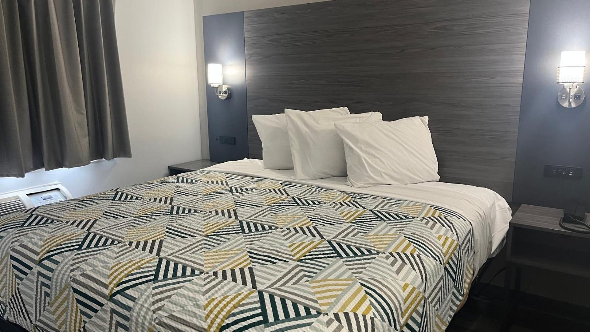 6 Chicago, Il - Halsted Hotel