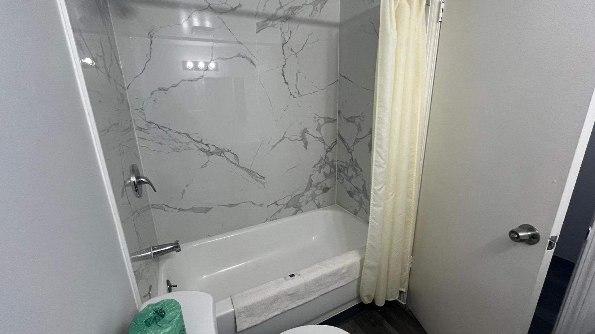 6 Chicago, Il - Halsted Hotel 2*