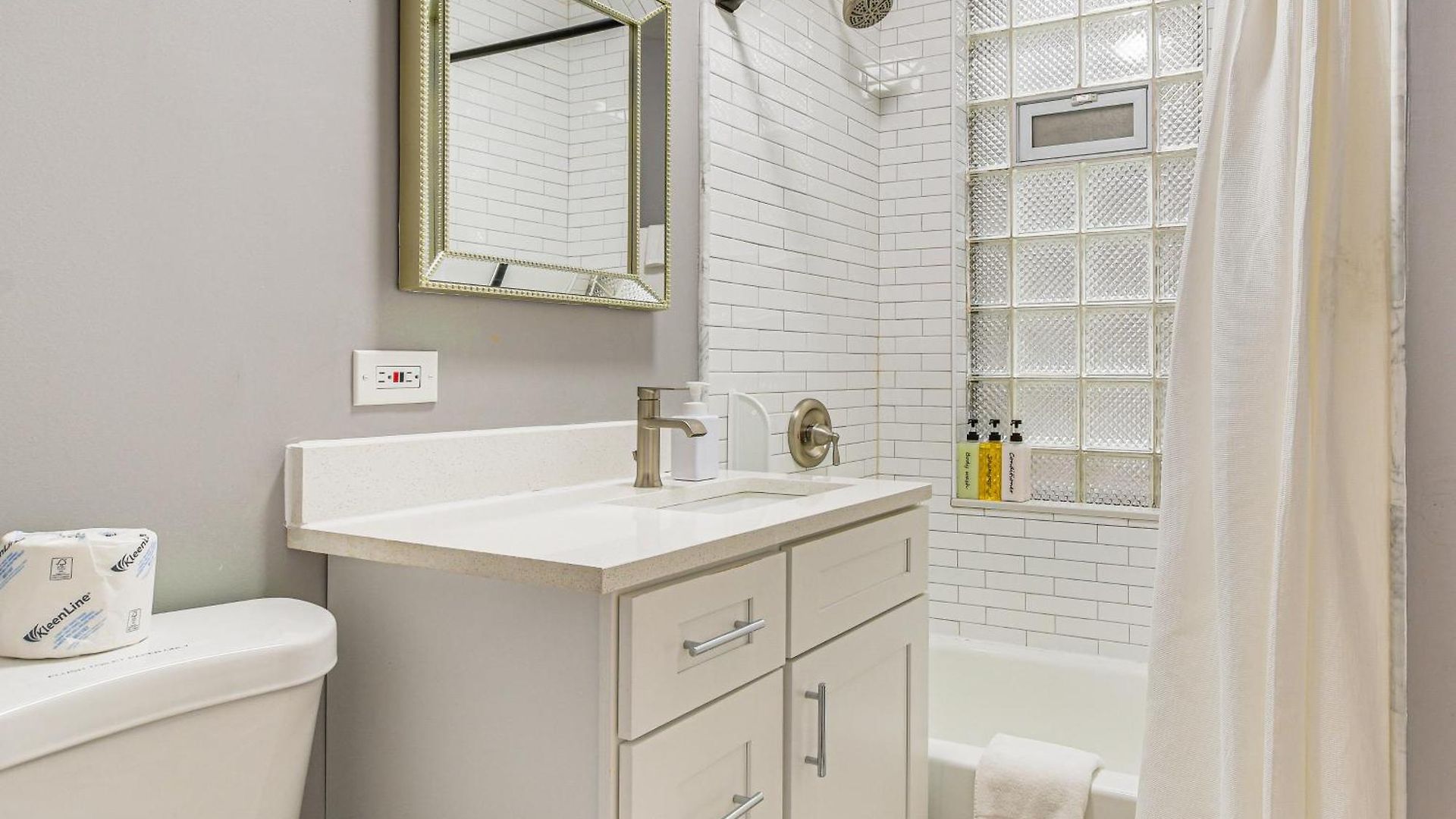 5 Mi To Dtwn: Ukrainian Village Apartment! Chicago