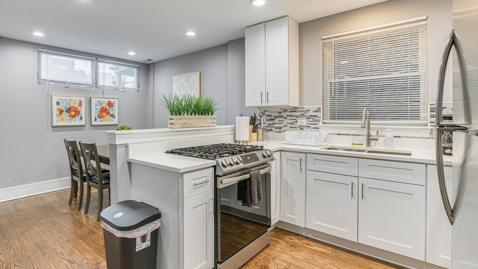 Apartment 5 Mi To Dtwn: Ukrainian Village Apartment!
