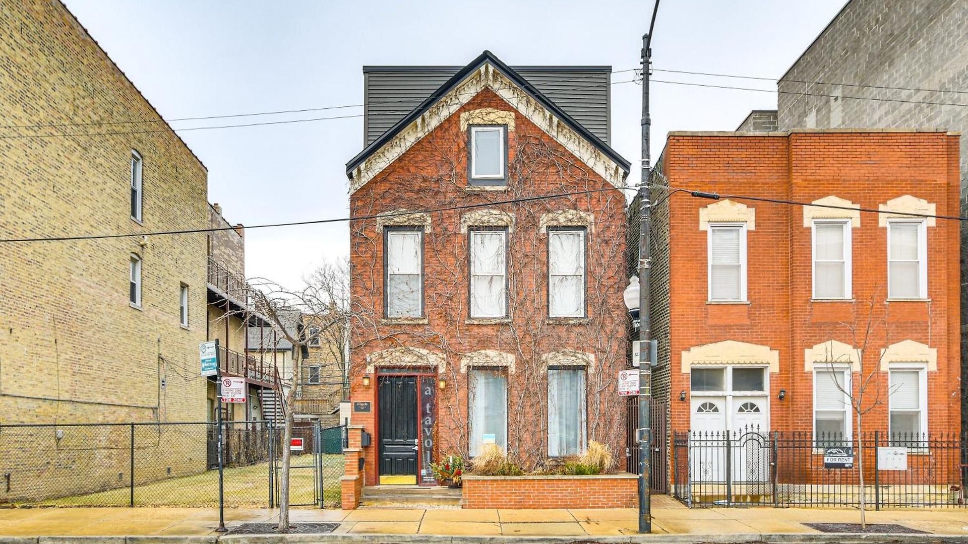 5 Mi To Dtwn: Ukrainian Village Apartment! *