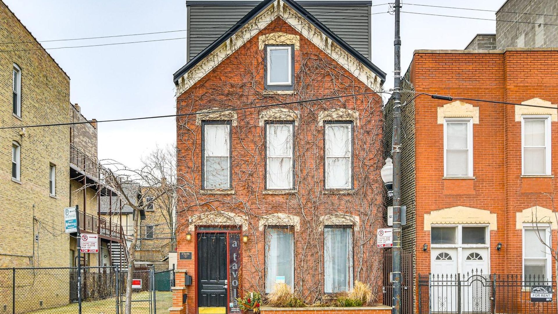 Apartment 5 Mi To Dtwn: Ukrainian Village Apartment!