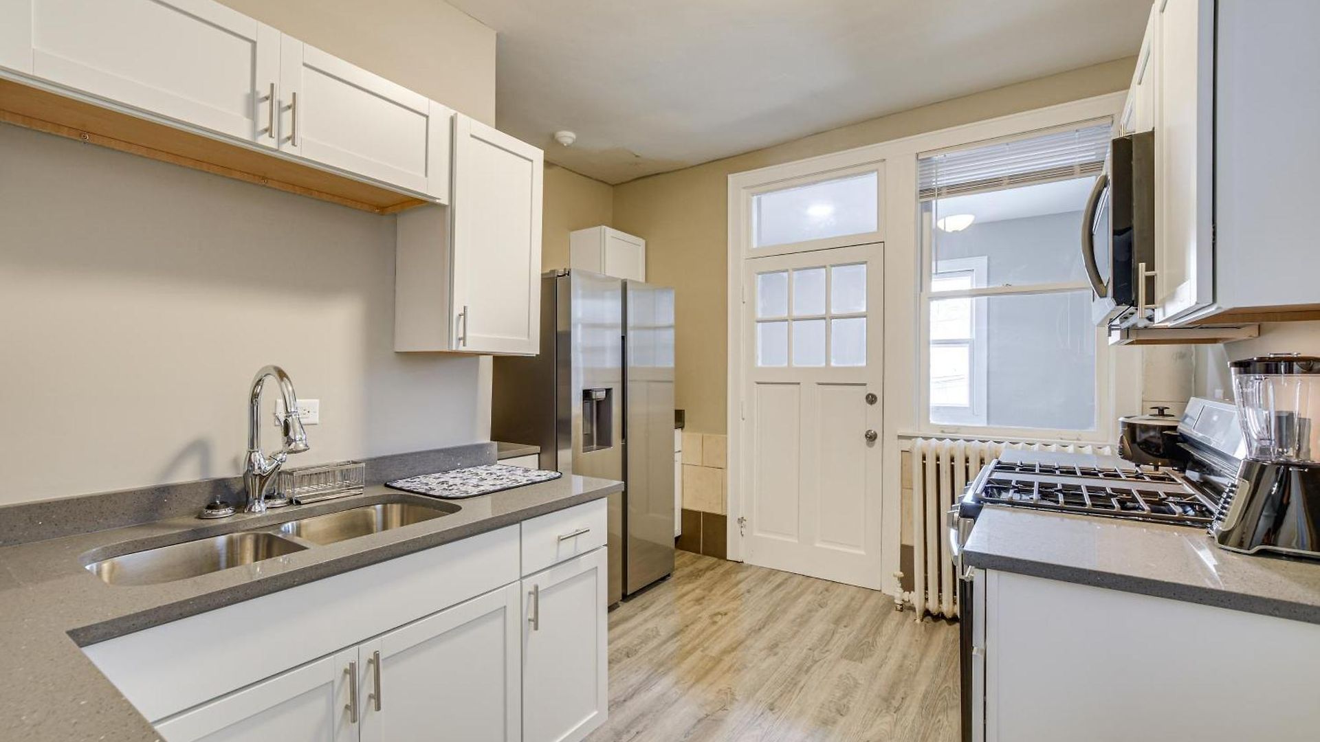 Apartment Walk To Devon Avenue & Warren Park: Apt!
