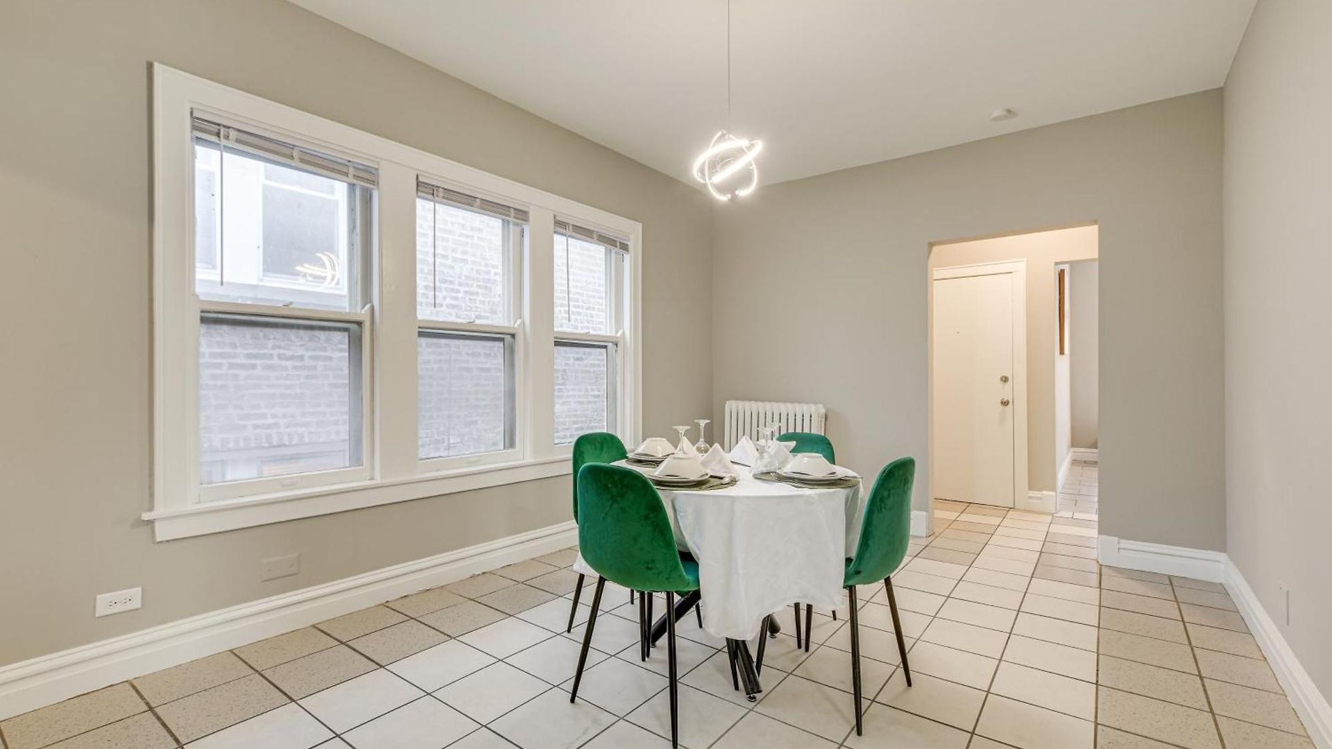 Walk To Devon Avenue & Warren Park: Apt! Apartment