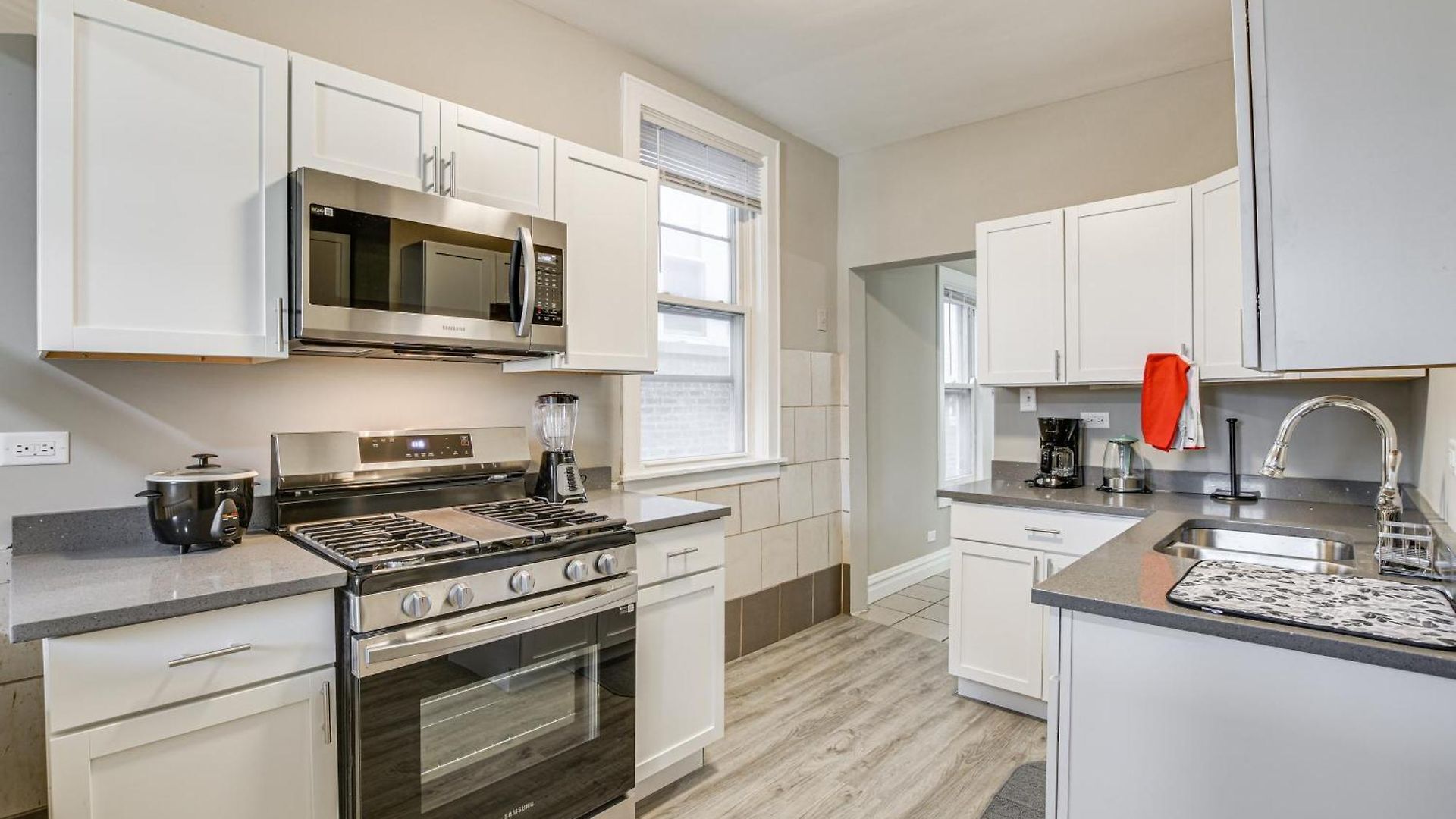 Walk To Devon Avenue & Warren Park: Apt! *