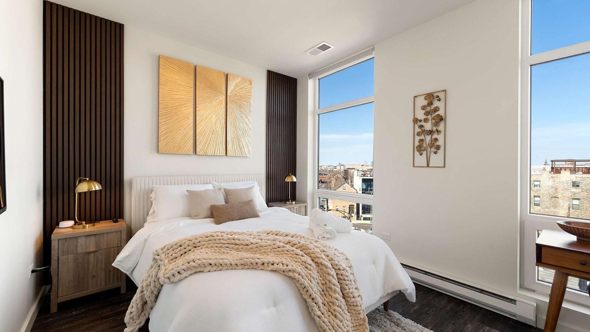 Luxury 2bd-2ba View-gym-rooftop Apartment Chicago
