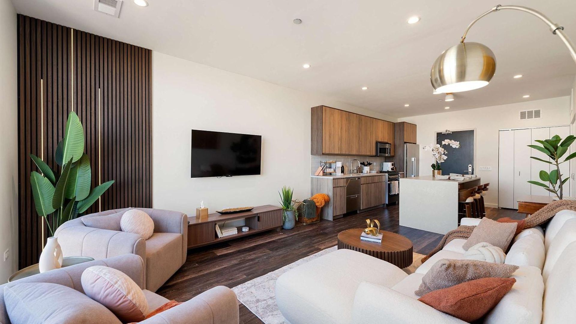 Luxury 2bd-2ba View-gym-rooftop Apartment *