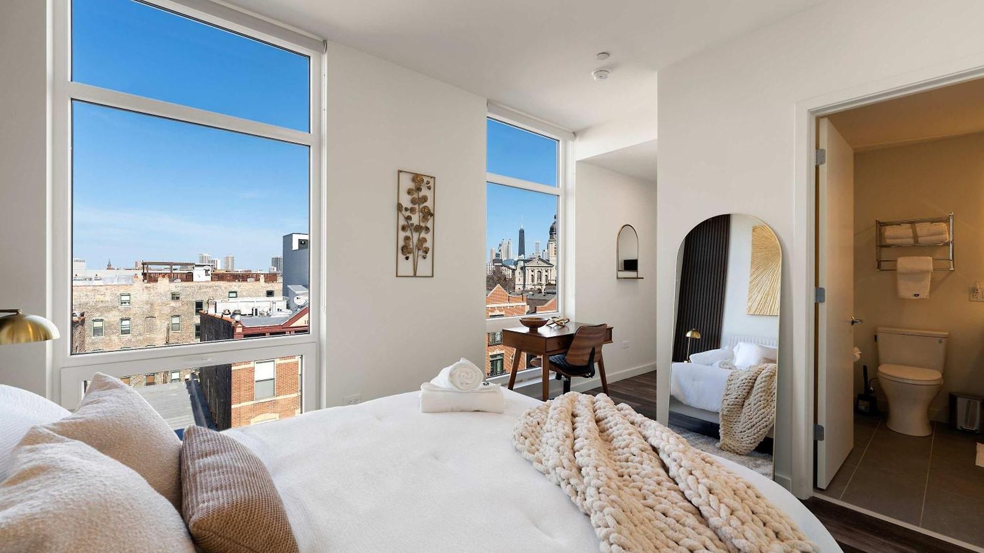 Apartment Luxury 2bd-2ba View-gym-rooftop *