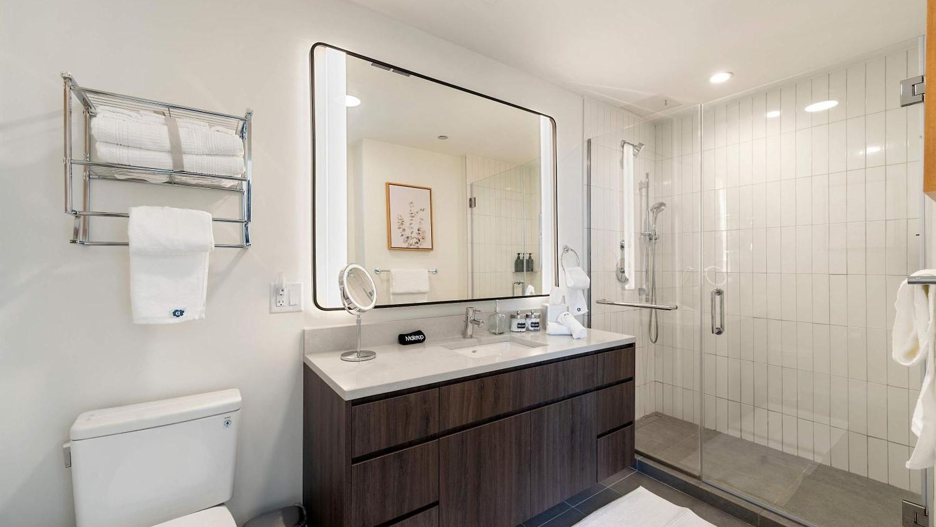 Luxury 2bd-2ba View-gym-rooftop Apartment