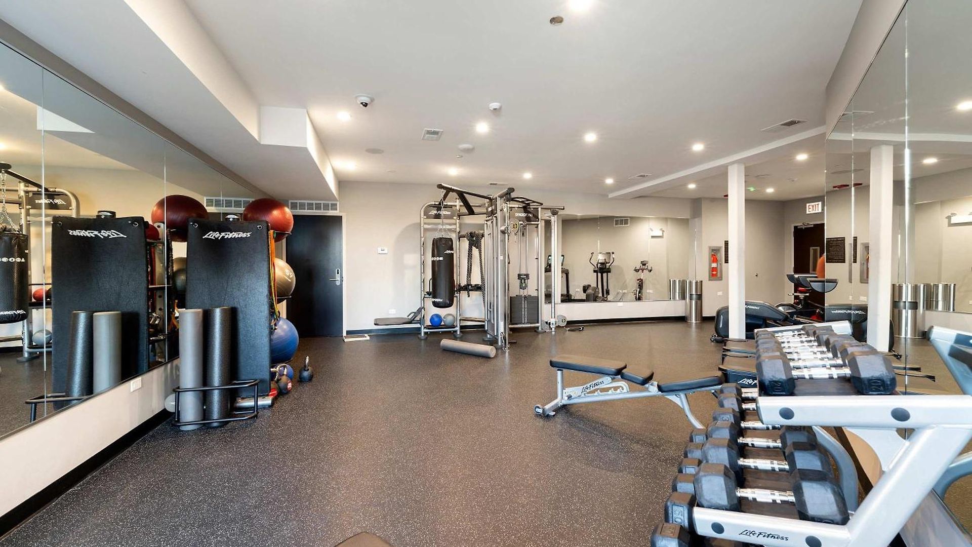 Luxury 2bd-2ba View-gym-rooftop Apartment
