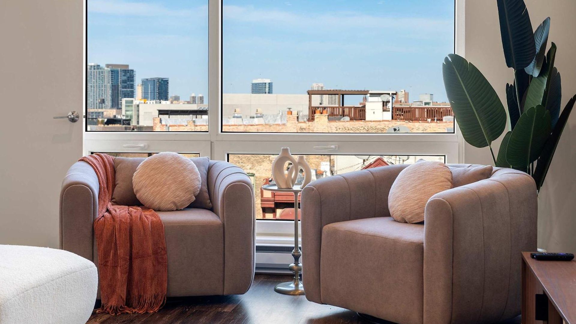 Luxury 2bd-2ba View-gym-rooftop * Chicago