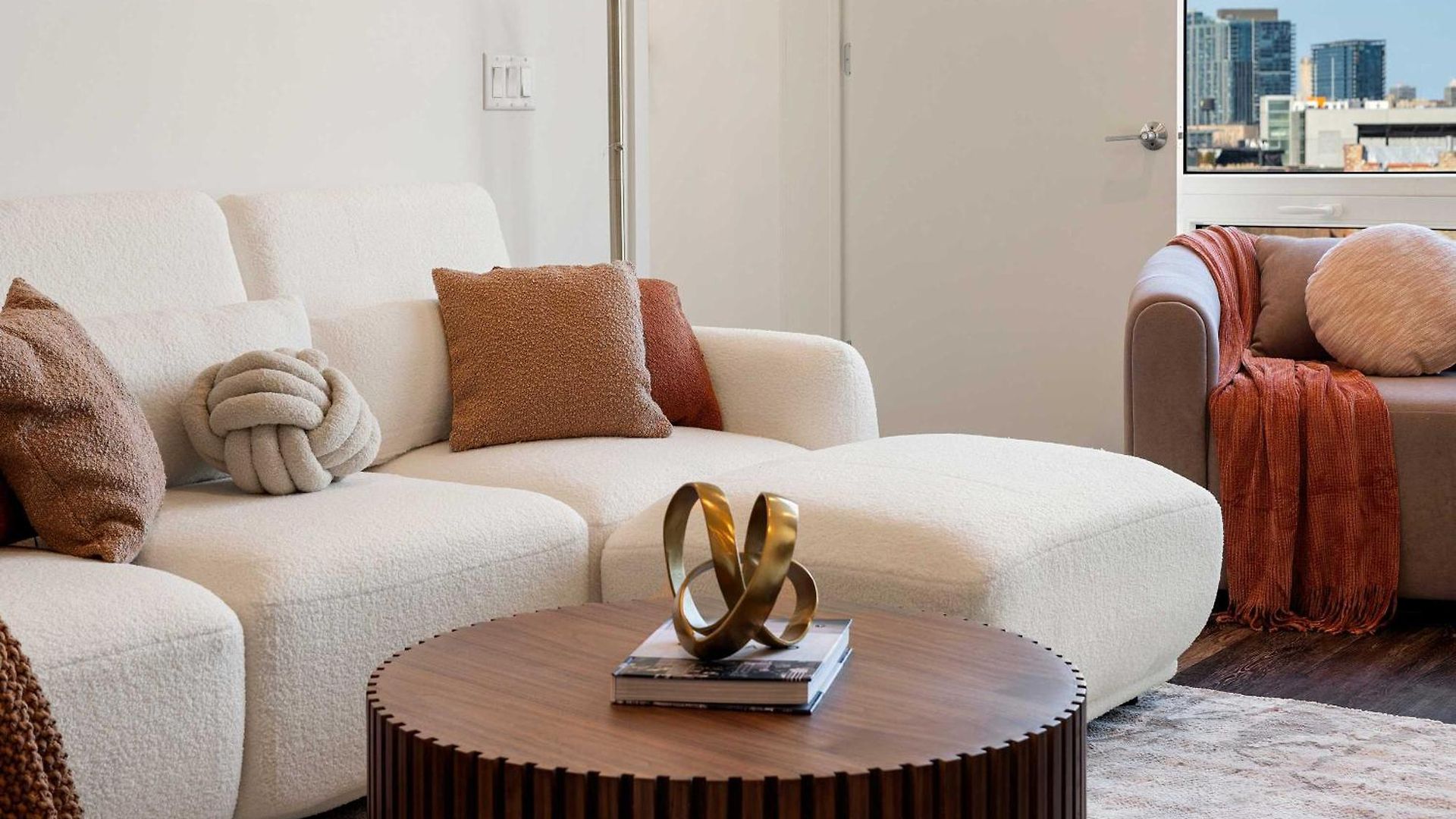 Luxury 2bd-2ba View-gym-rooftop