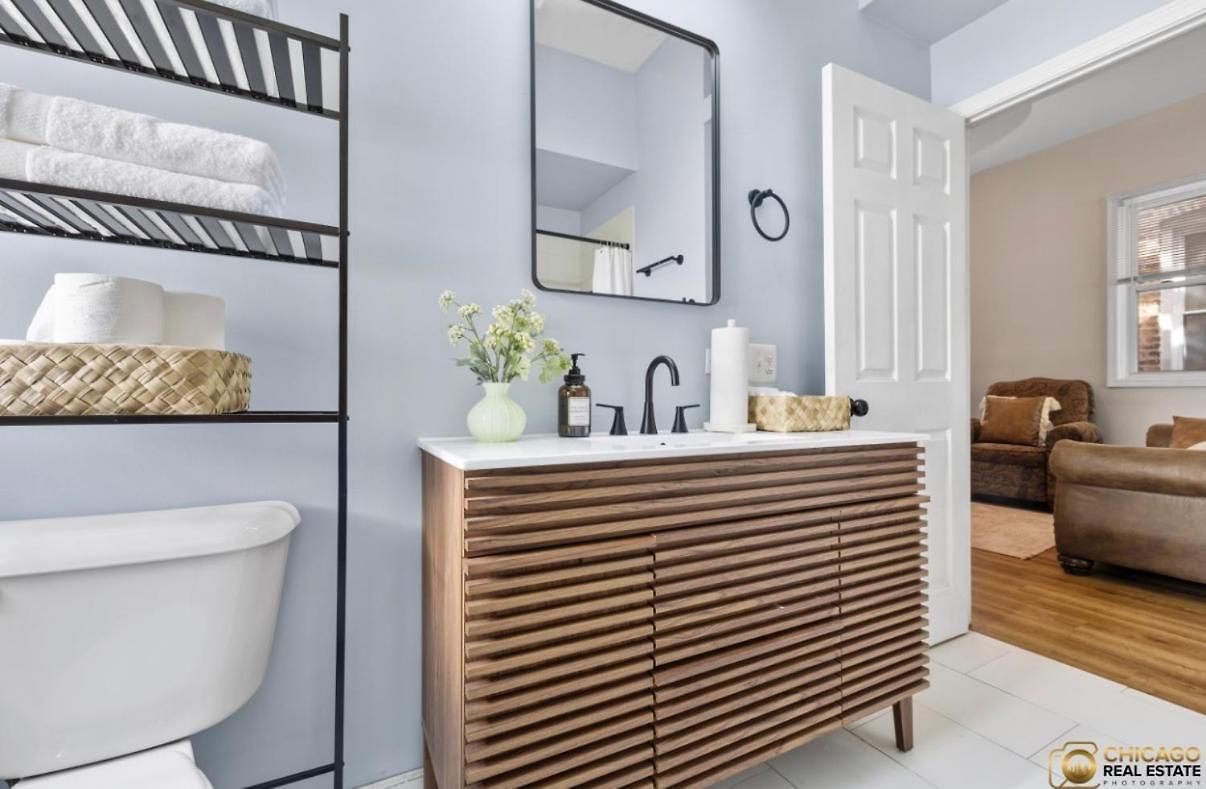 Spacious In Awesome With Wifi, Ac Chicago