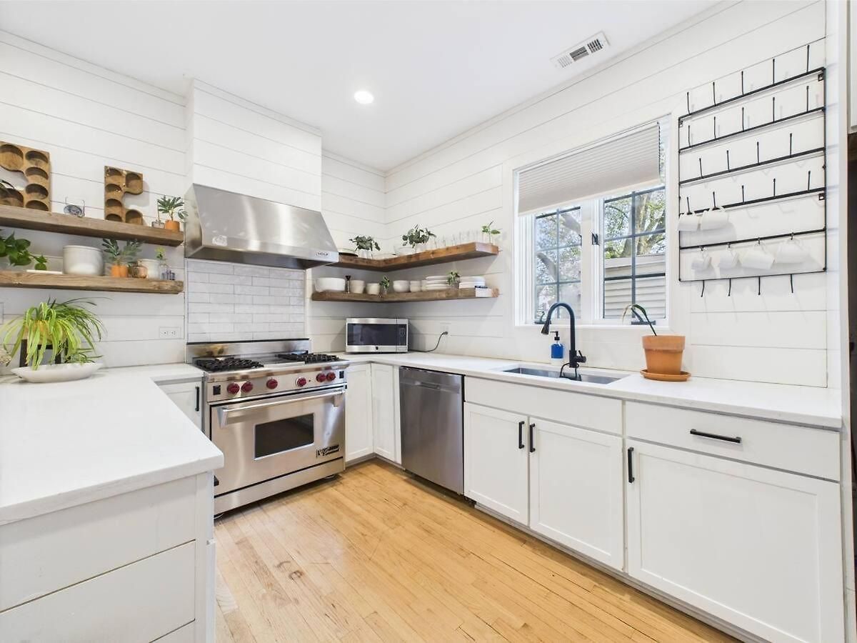 Spacious 4br With Outdoor Oasis Apartment Chicago