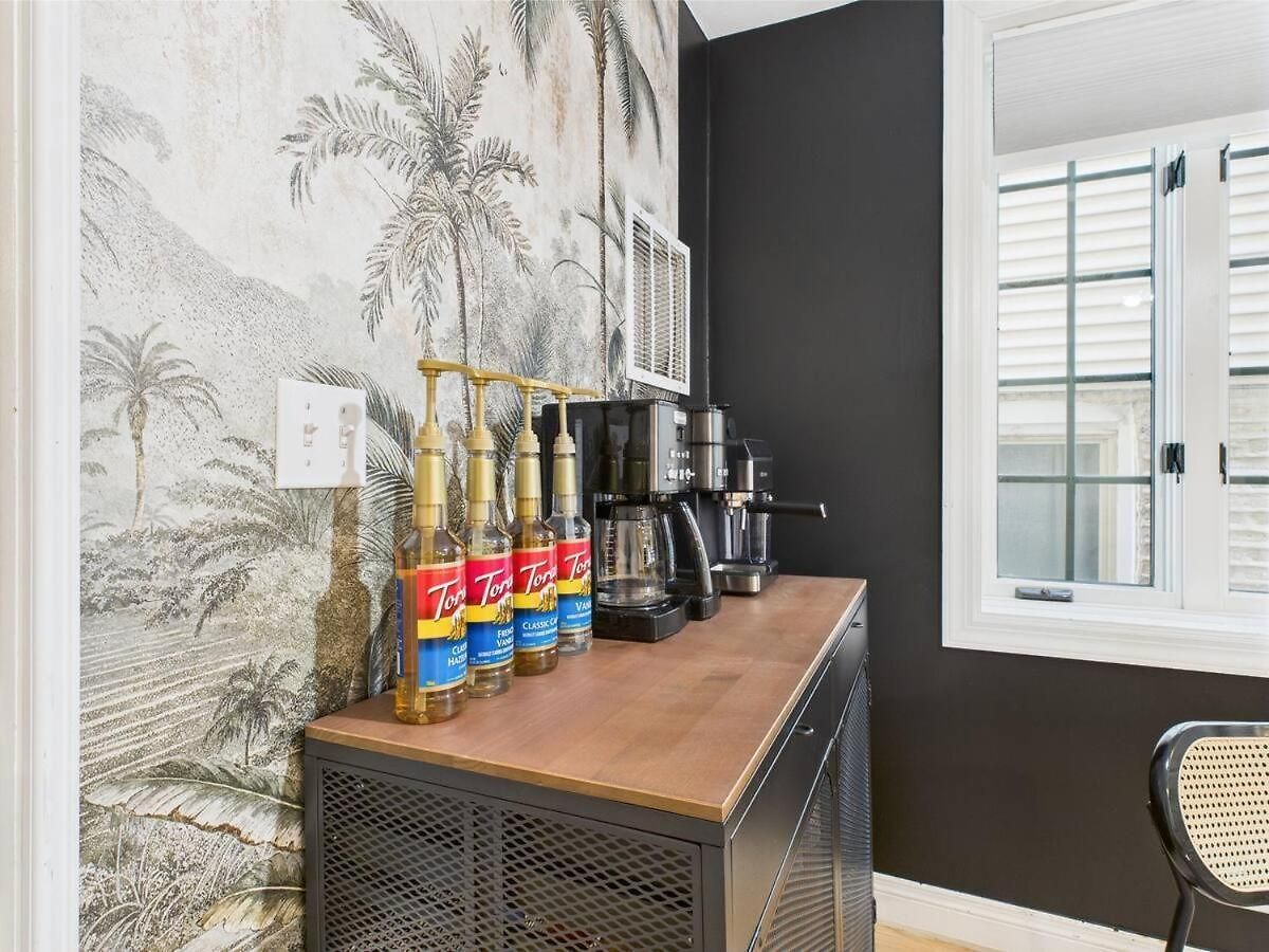 Spacious 4br With Outdoor Oasis Chicago