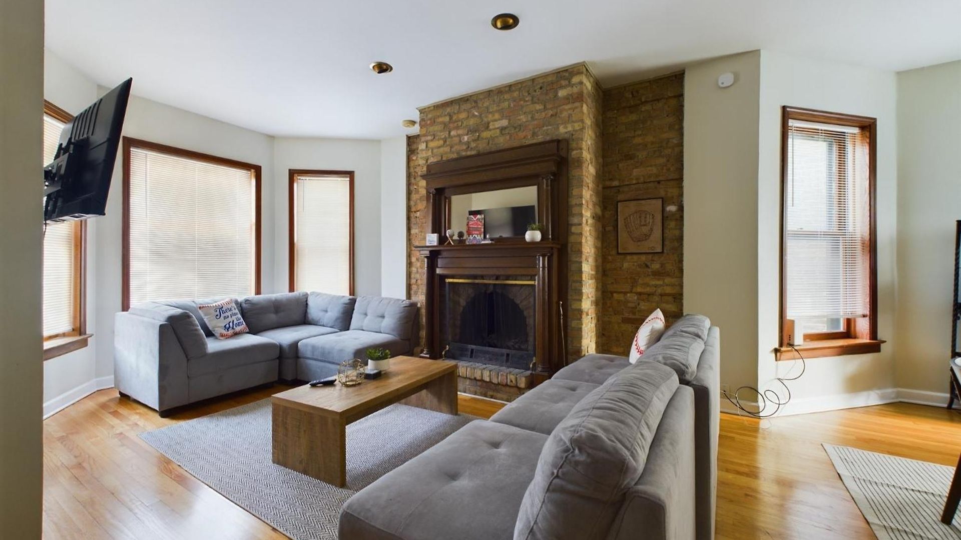 Apartment Cubs Clubhouse Retreat Chicago