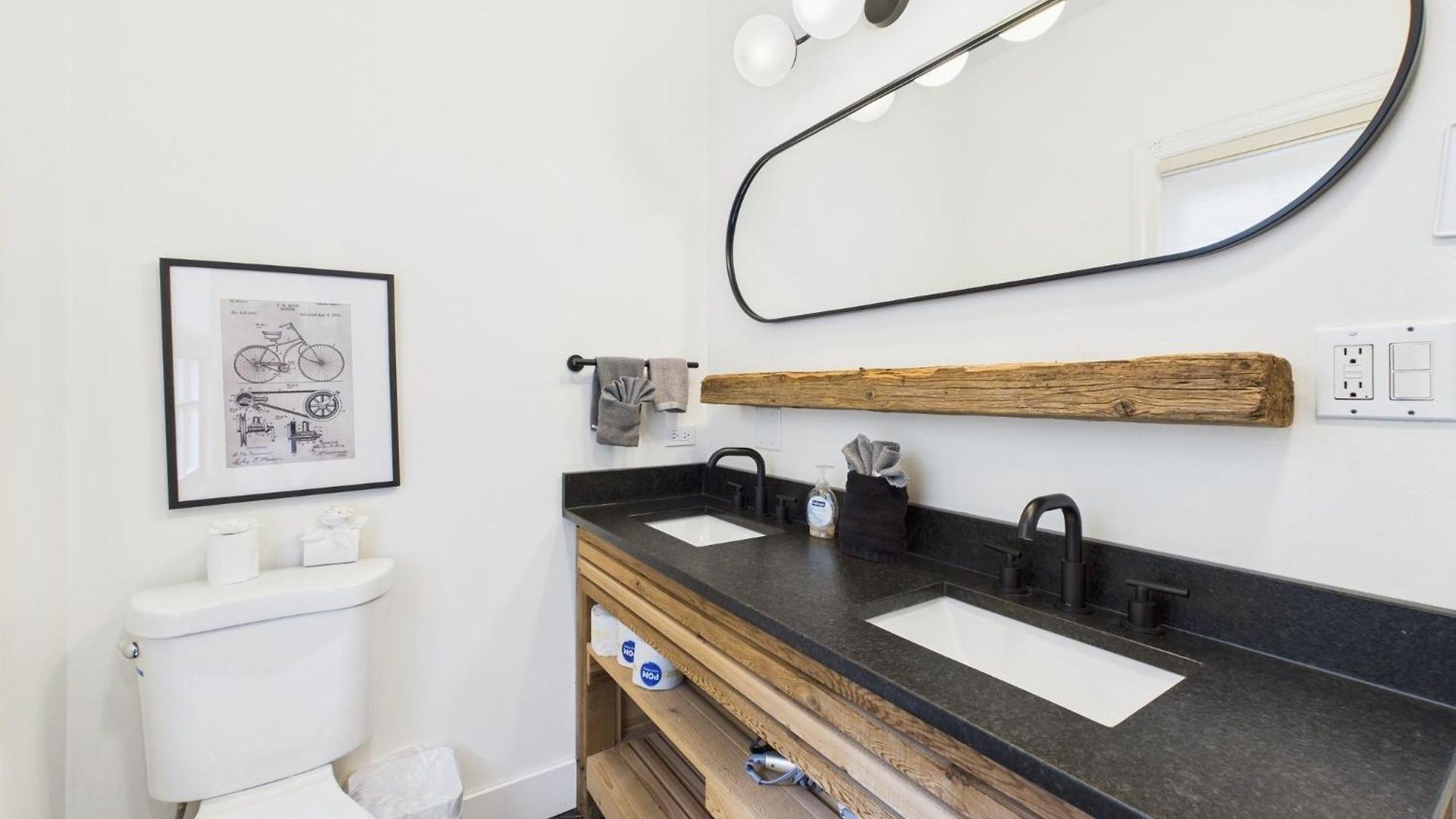 Spacious 4br With Outdoor Oasis *