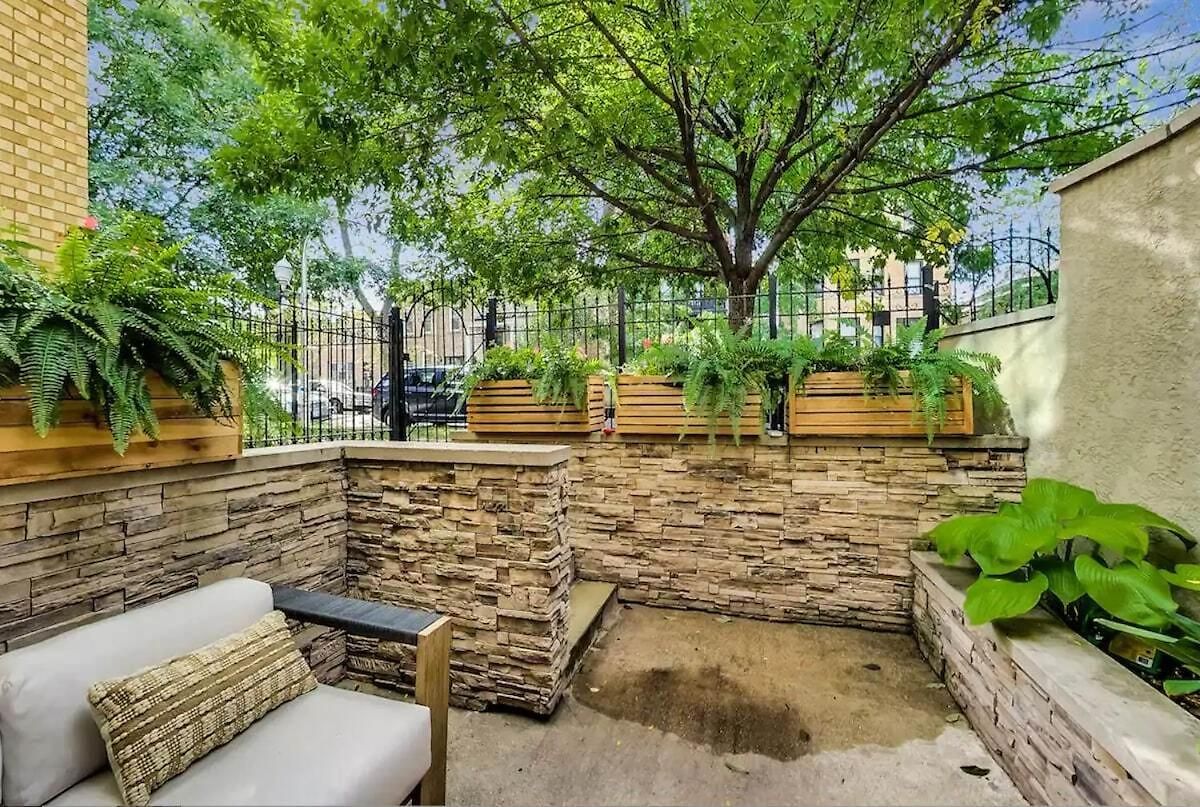 Charming Getaway With Patio Apartment Chicago