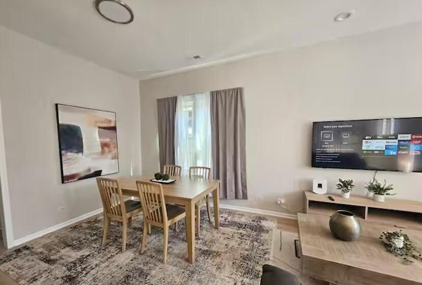 Trendy Loft In Southport Apartment