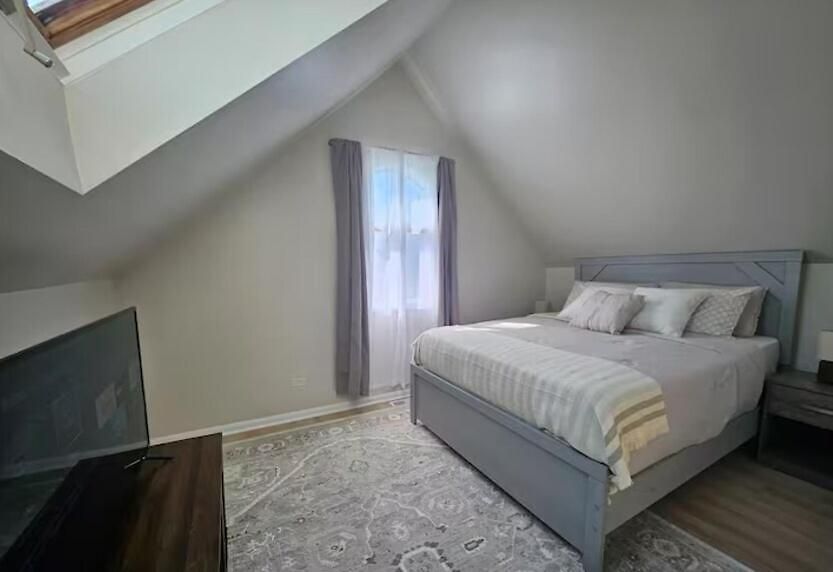 Trendy Loft In Southport Chicago