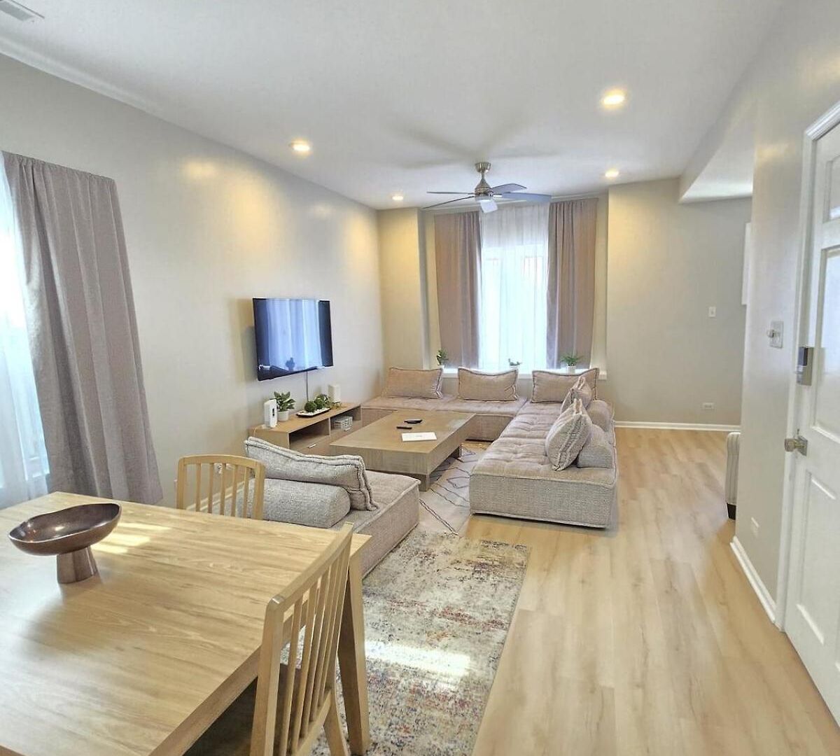 Trendy Loft In Southport * Chicago