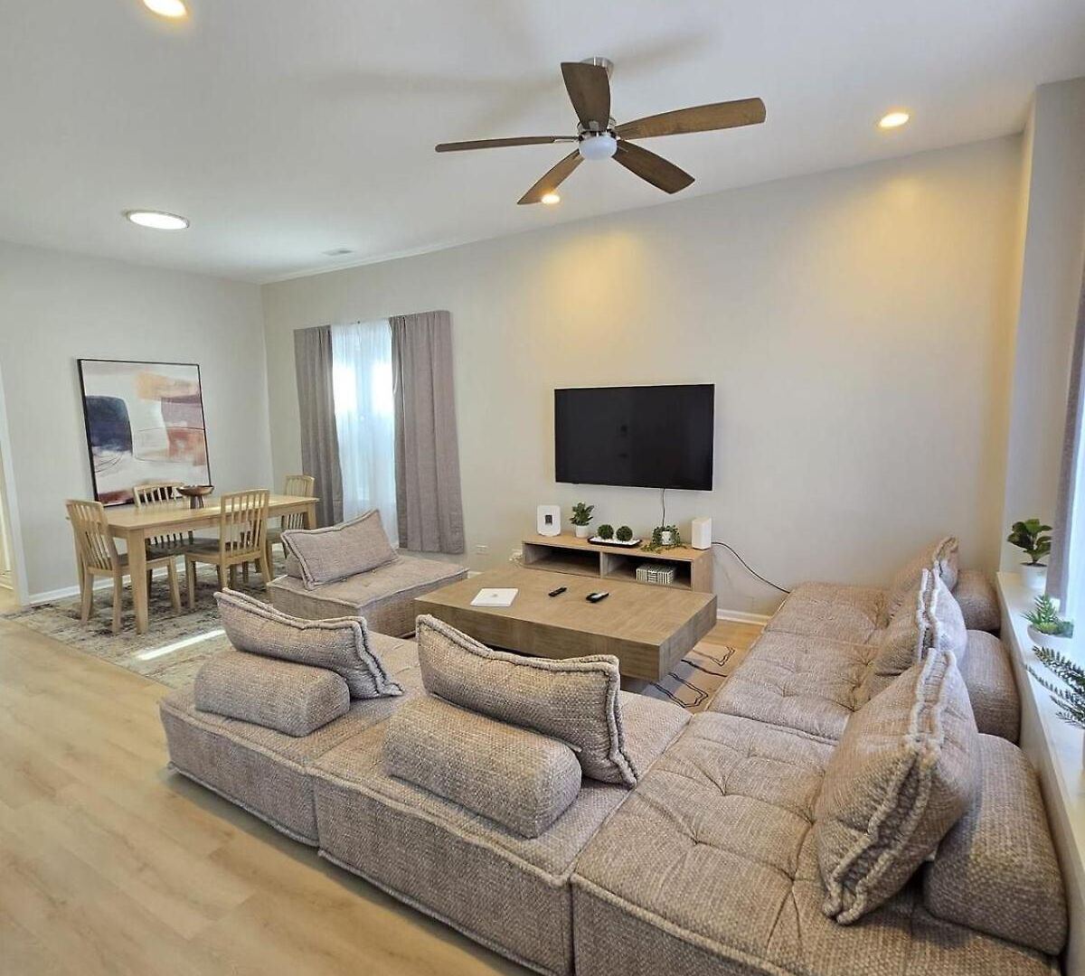 Trendy Loft In Southport Apartment *