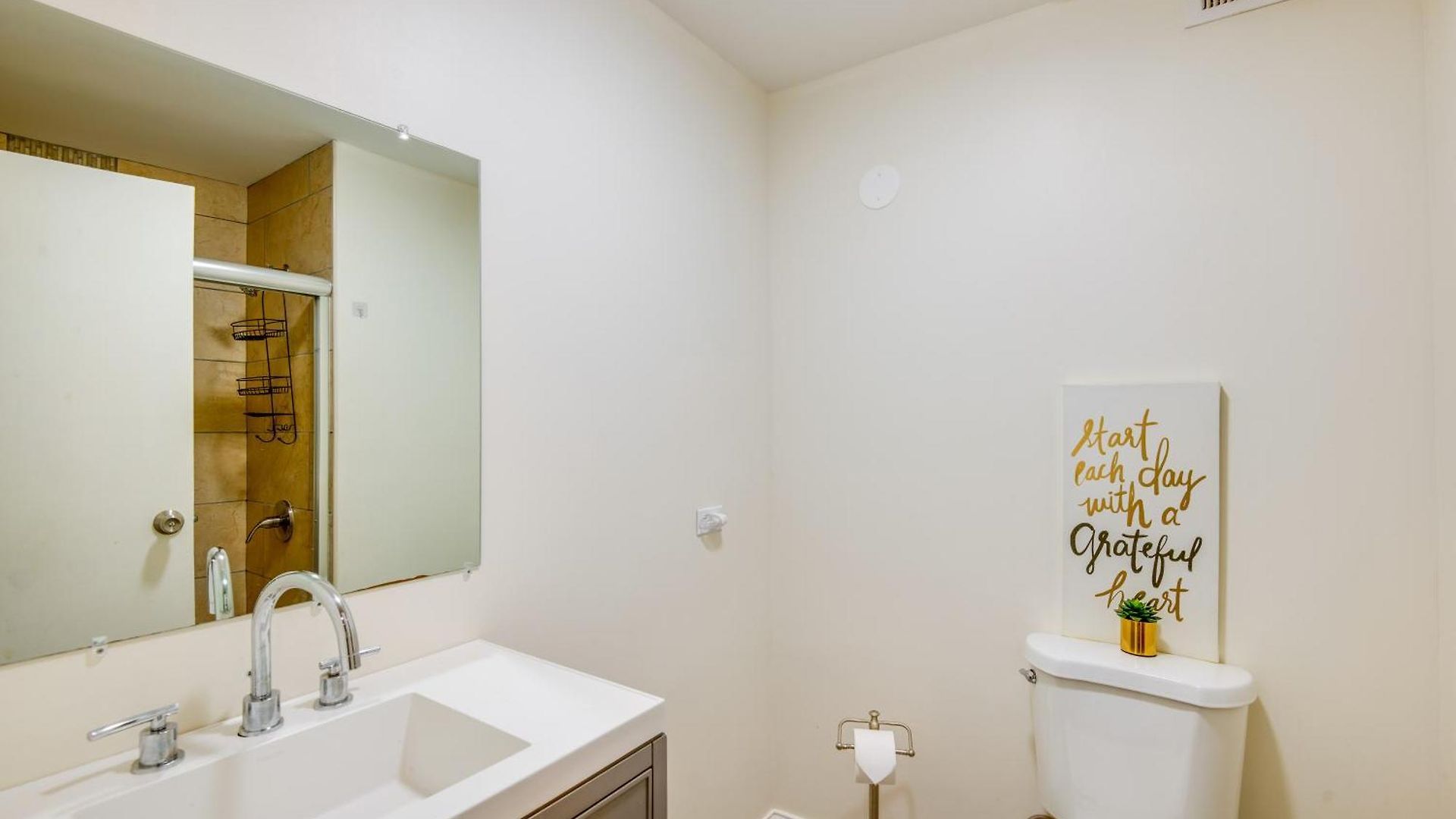 Apartment 5 Mi To Midway: Walkable *