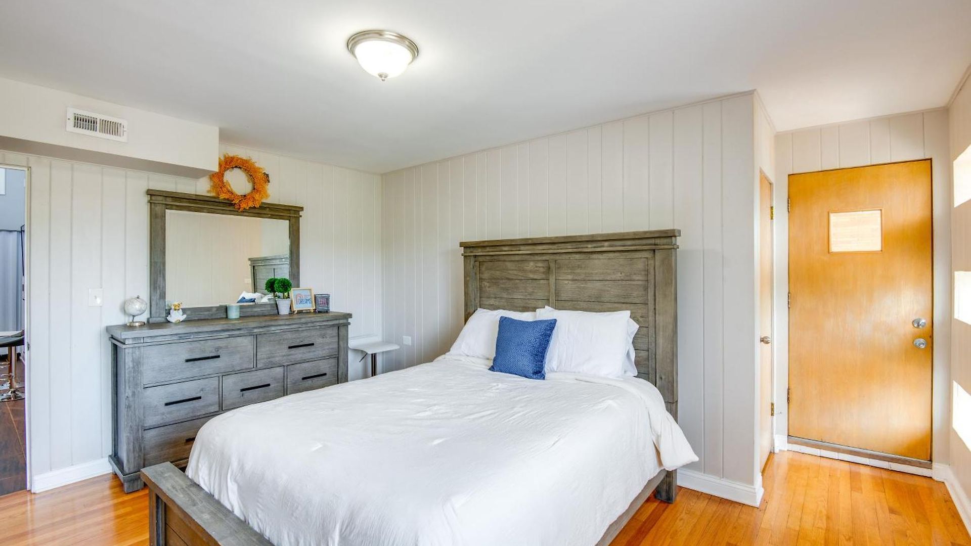 Apartment 5 Mi To Midway: Walkable Chicago