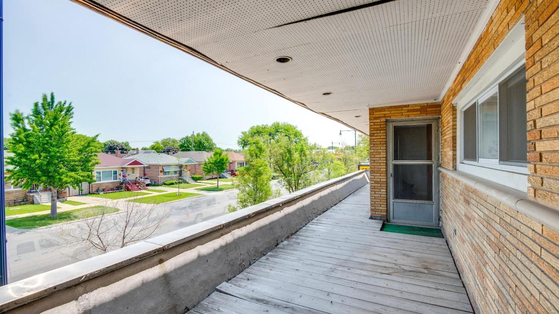 5 Mi To Midway: Walkable