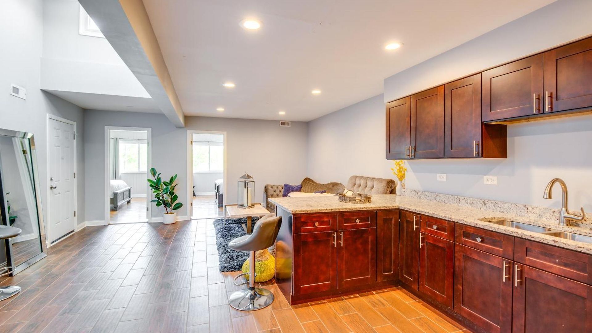 Apartment 5 Mi To Midway: Walkable Chicago