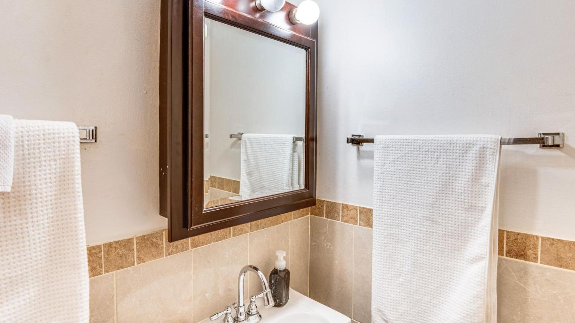 Apartment 14 Mi To Dtwn Chicago: In Ashburn!
