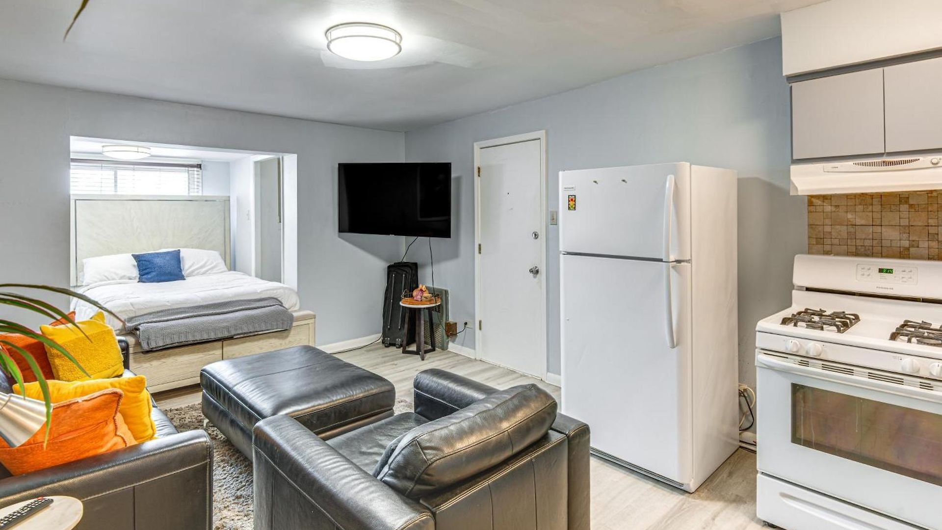 Apartment 14 Mi To Dtwn Chicago: In Ashburn! Chicago