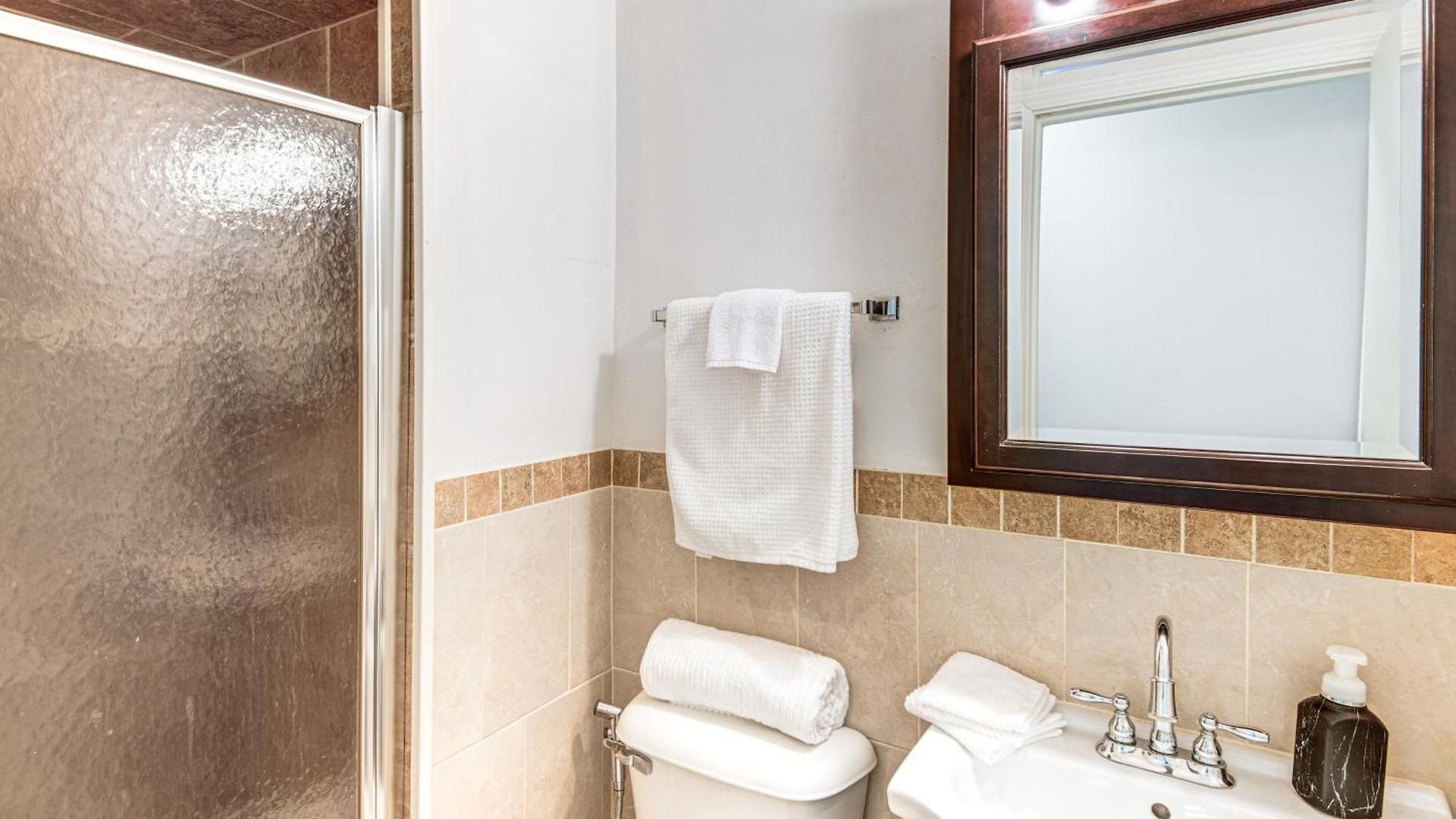 Apartment 14 Mi To Dtwn Chicago: In Ashburn! *